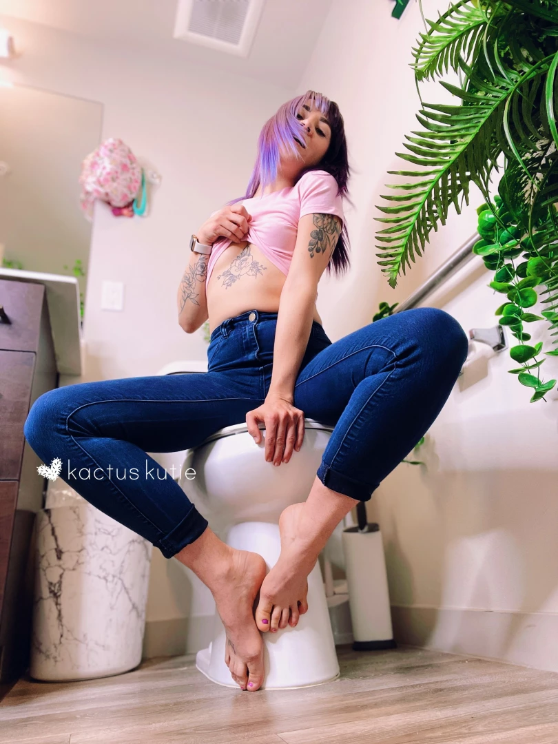 I wanna watch you pee send me a pee video 15 pee video rating out of 