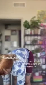 Just posted over 20 minutes of me trying on super kute clothes on my