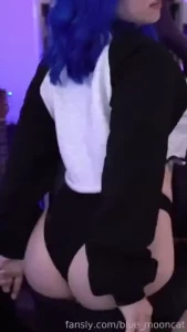 Living with me be like bigtits bigboobs pawg bigass jiggle leggings