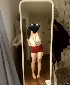 I love taking little mirror pictures for you all i always feel like i