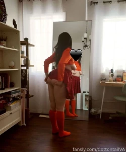 Jinkies i love a good upskirt don t you who do you prefer daphne or