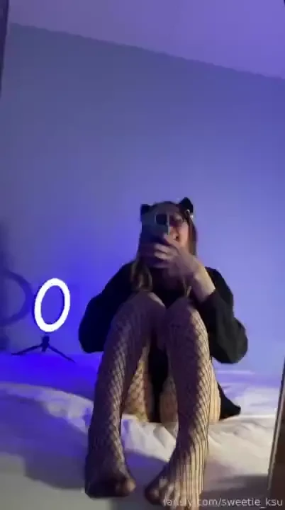 Do you want to press me against the mirror and tear my tights dear 