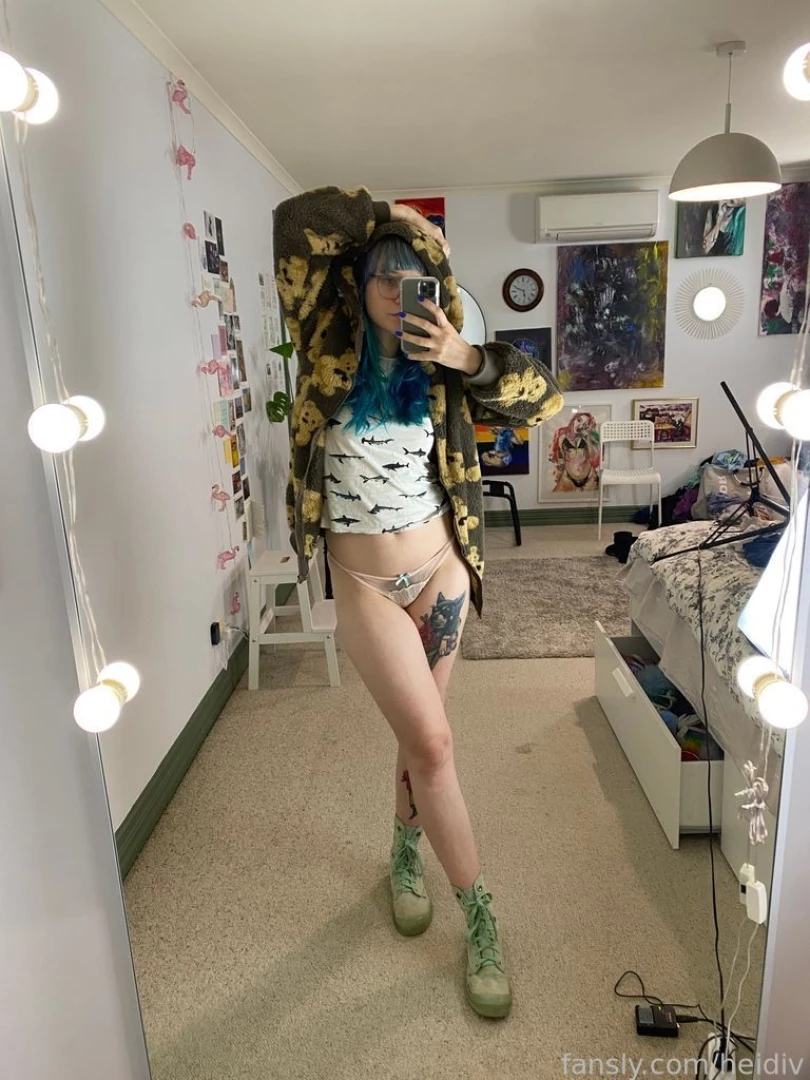 Do i look cute with clothes on or off aussie australian fyp 