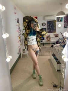 Do i look cute with clothes on or off aussie australian fyp