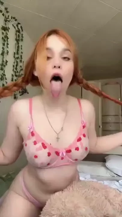 Ahh daddy tip me 25 if you want strip video from me daddy barelylegal 