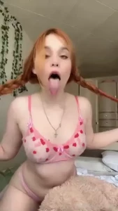 Ahh daddy tip me 25 if you want strip video from me daddy barelylegal