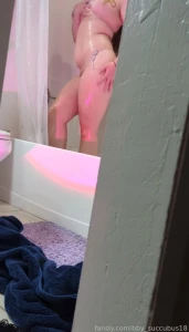 A little teaser for my new shower voyeurism vids
