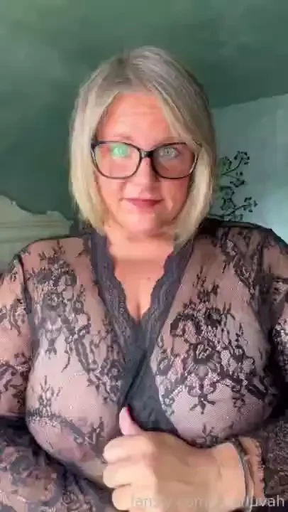 What do you think chubby goddess bbw pawg mombod realboobs tits plump 