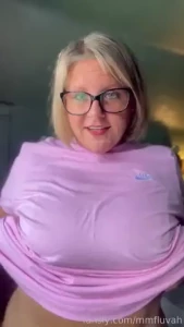 Mommy smile cute tease fyp plussize mature plussize married lipstick