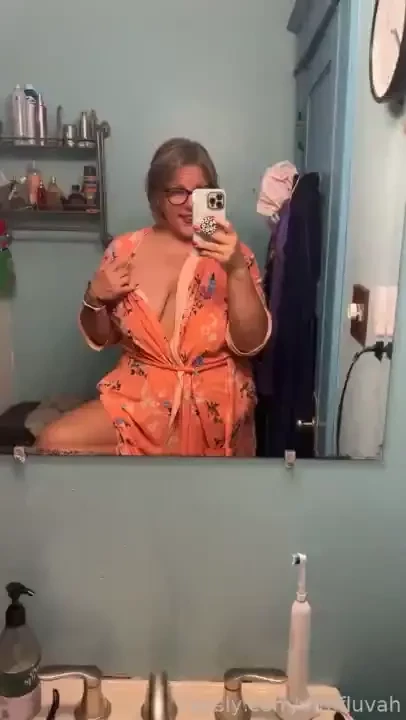 Well heyyyy shorthair curvy tan glasses plump whore fyp bbw mommy tits 