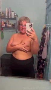 Titty break tits naked tease nipples selfie bbw pawg milf mombod mommy