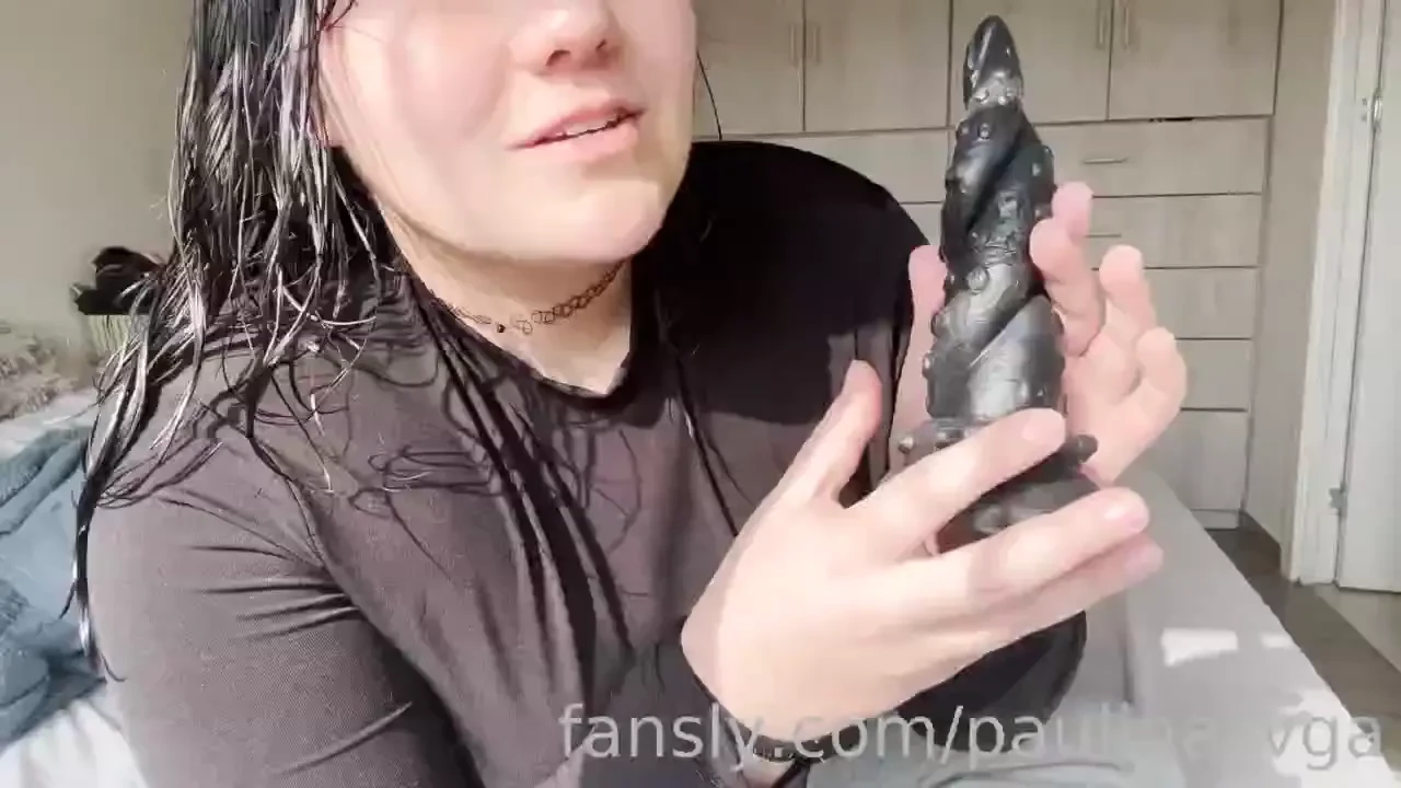 I feelso horny after shower d cum help me fucking my cute and tight 