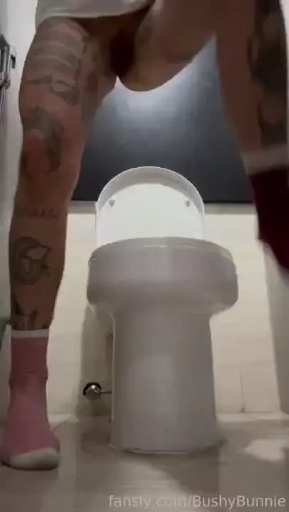 Stripping off and standing on the toilet seat to piss fyp pee piss 