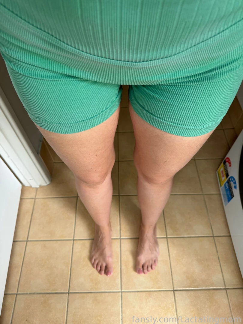 Happy hump day from your favourite mommy off to the gym today in my 