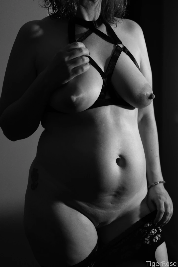 Dark and a lil kinky fyp curvy milf pussy bigtits mommy lingerie 