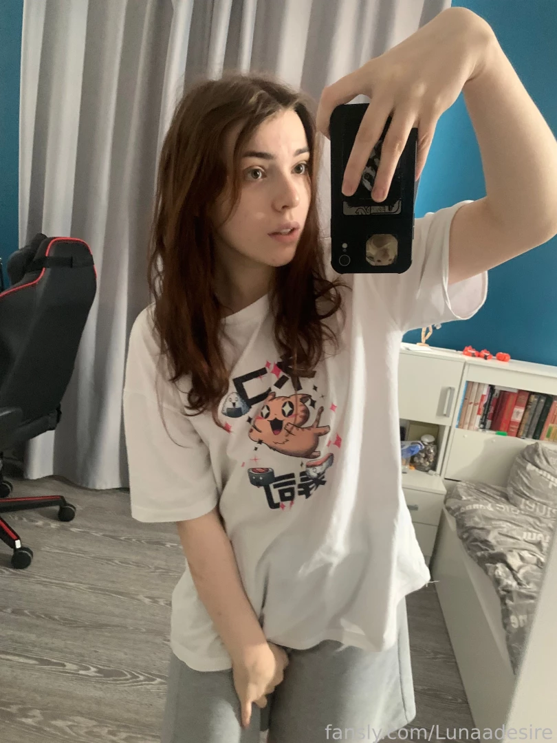 Oops fyp girlnextdoor shaved babyface nerd gamergirl 