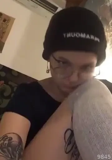 Skater girl poser can t even kickflip uk trashy teen obedient fyp 