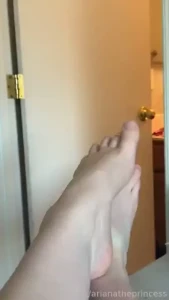 Can i give you a foot job teen feet footjob