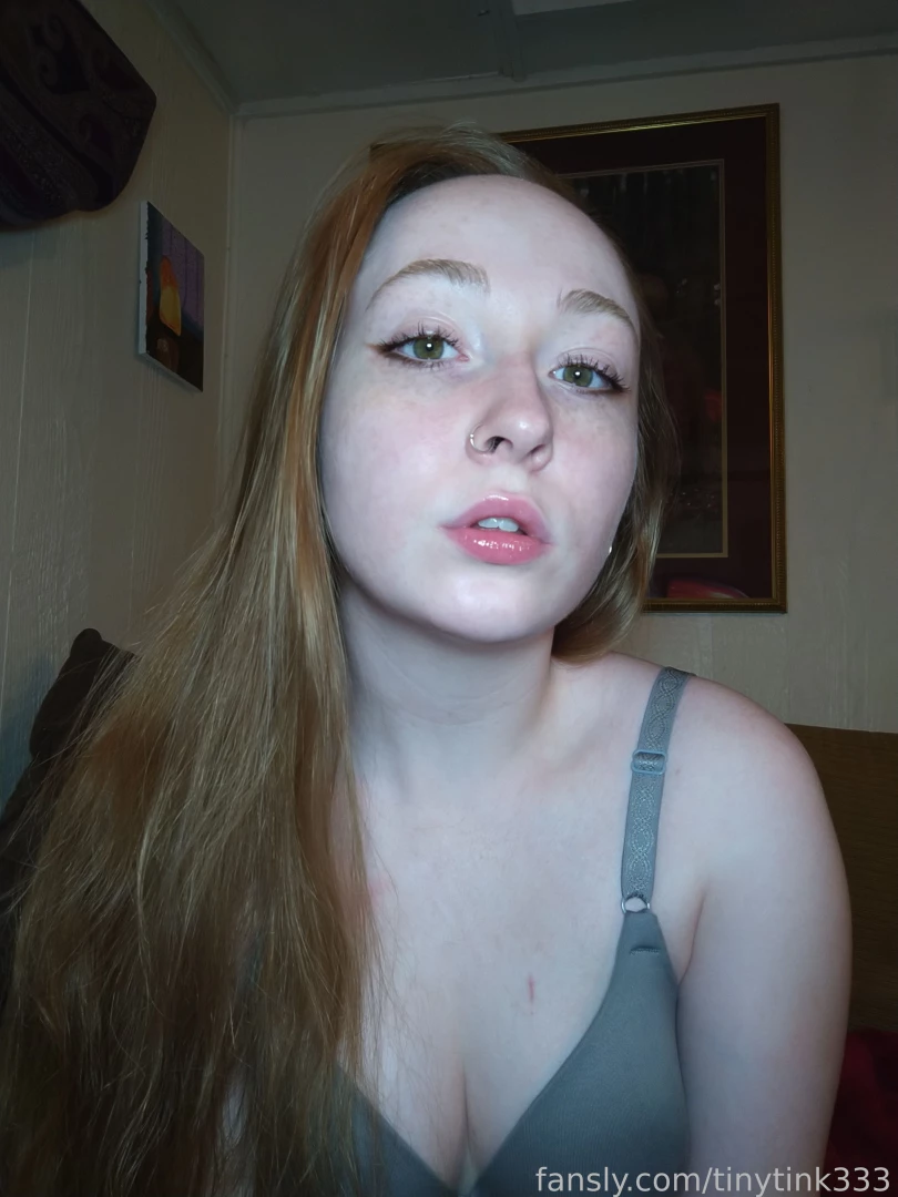 4 11 with long strawberry blonde hair my dms are always open for you 