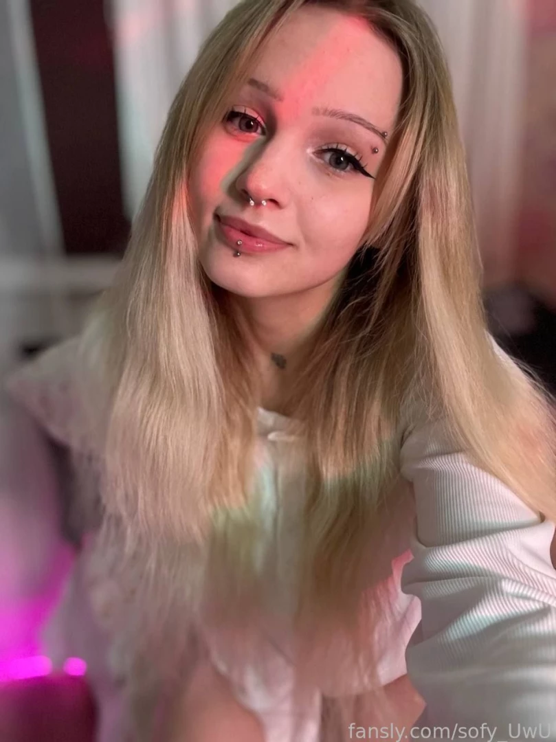 That lamp makes me feel like a unicorn gosh all the rainbow and stuff 