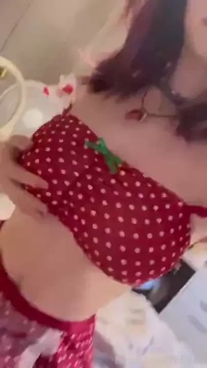 Top two tier subs get 2 see me play with my tits in this outfit 