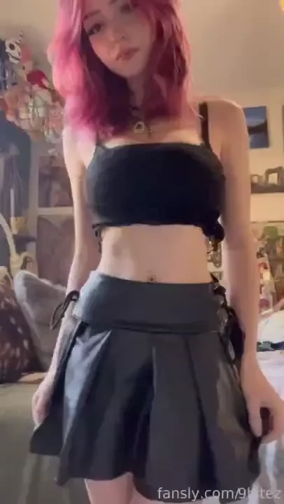 Sub or buy to see a booty flash and grab in this outfit gt lt emogirl 
