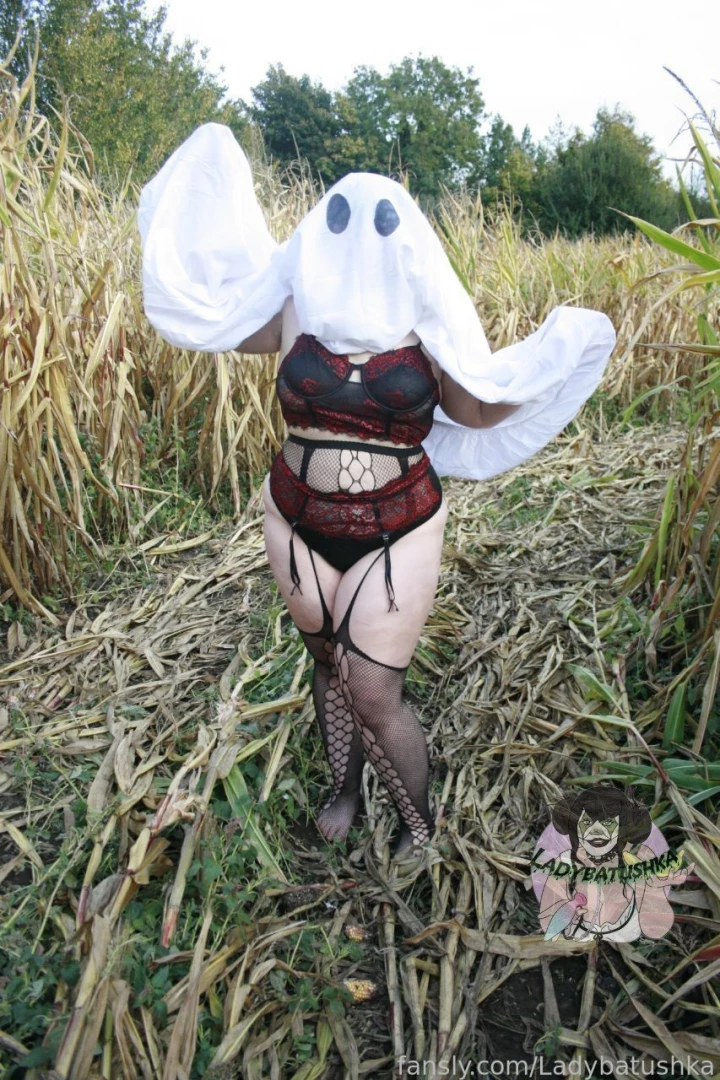 Lay with me between the leaves halloween costume dressup ghost part 2 