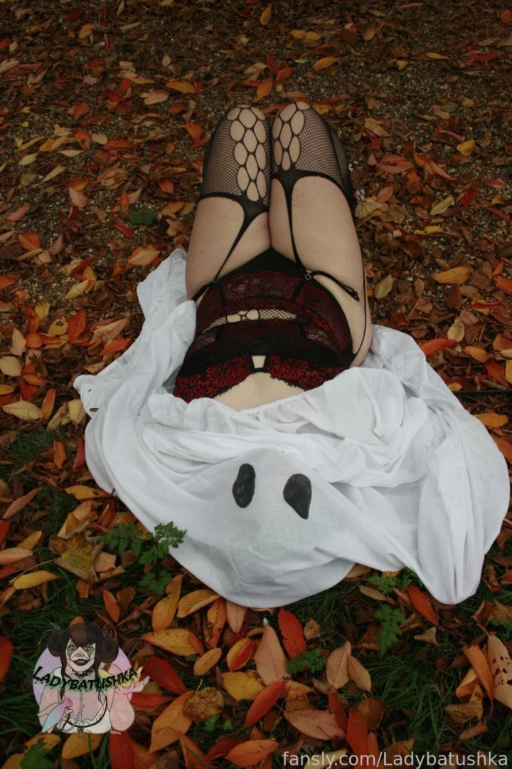 Lay with me between the leaves halloween costume dressup ghost 