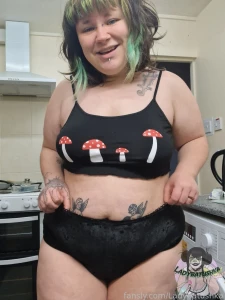 Mushrooom boobs mushroom underboob gothgf alternative bbw plussize part 2