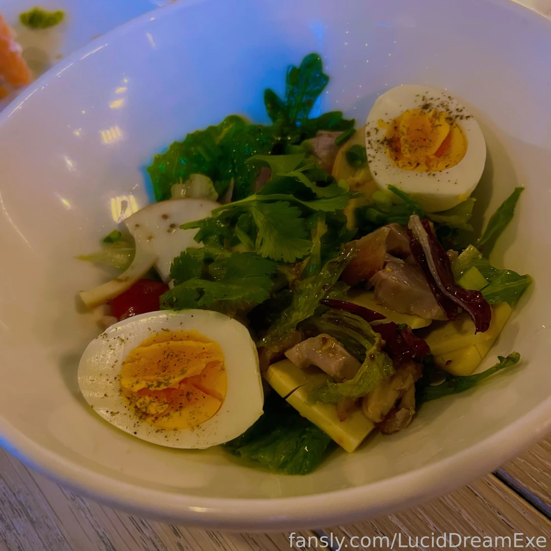 Tbh there s a lot of different reasons i like trying new food it s part 1 