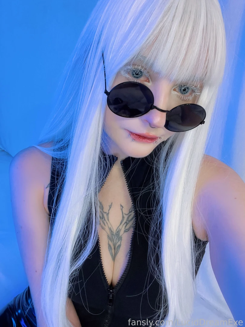 Disapproving look kawaii scene cosplayer goth pale gothgf amateur alt 