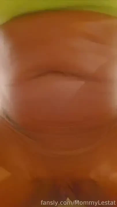 I was coming from the beach and i can t hold my pee any longer i can 