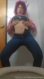 Who s most kinky gilf of all i show you my peeing pussy plus a lot of