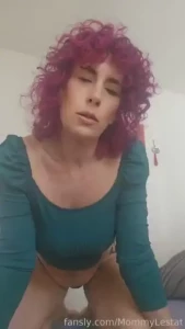 I like to end my working week by touching my pussy and masturbating