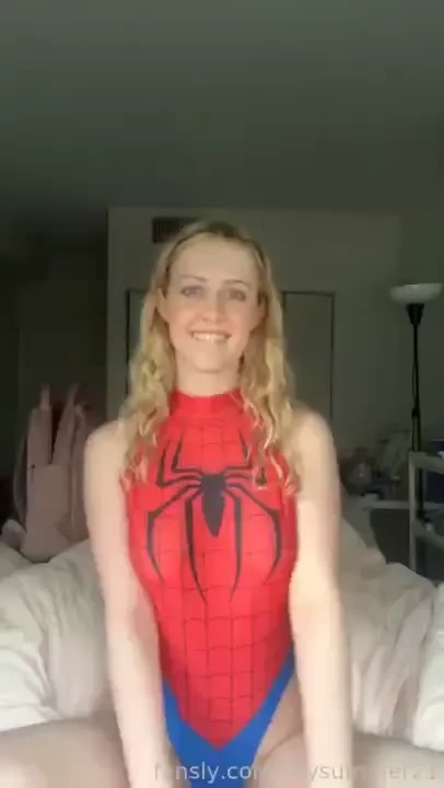 Hmu for video chat or live sexting i get naked and play tits petite 