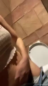 Pee in the mirror toilet i show you the stream and flash titties