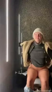 Wintery pee at a fancy restaurant toilet