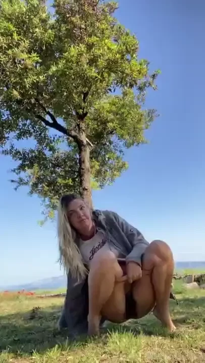 Outdoors pee with a wipe 