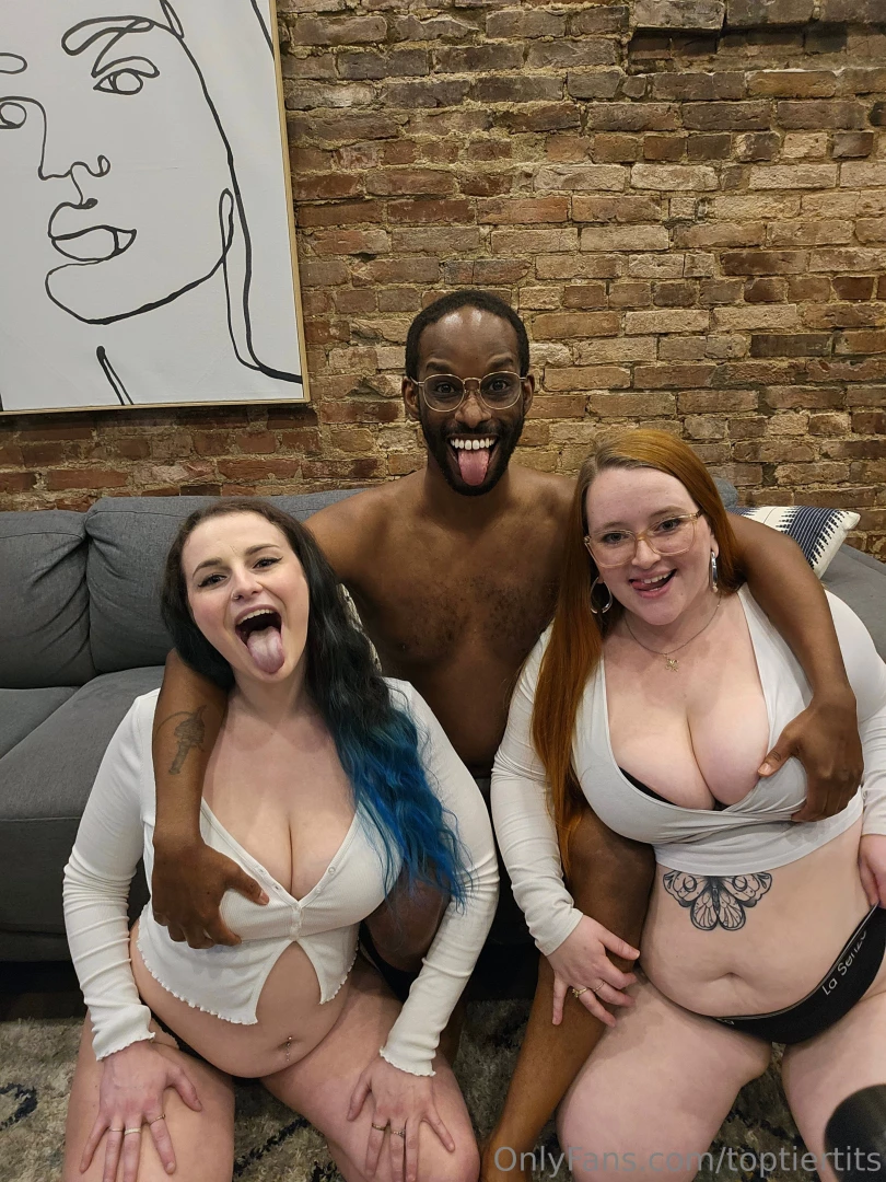 Photo set sfw french-canadian blowjob and titfuck double team i think part 11 