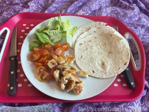 Lovely wraps for lunch cooked some fresh chicken too