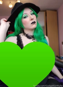 Some halloween spice for silver kitten subs today you get some booty