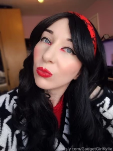 Kissy christmas gift for you all my subs today gadgetgirlkylie winter