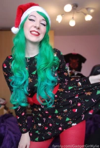 Happy christmas eve everyone soooo cuuuutttteeeee who agrees