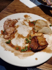 We started halloween off with a lovely roast carvery i had beef and