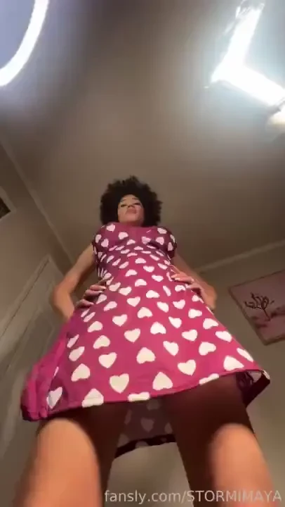 Giantess fetish only a few men are into it but i like to please 
