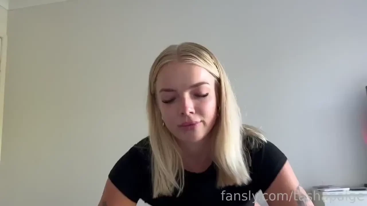 The newest man on the roster i met this guy on tinder his opening line 