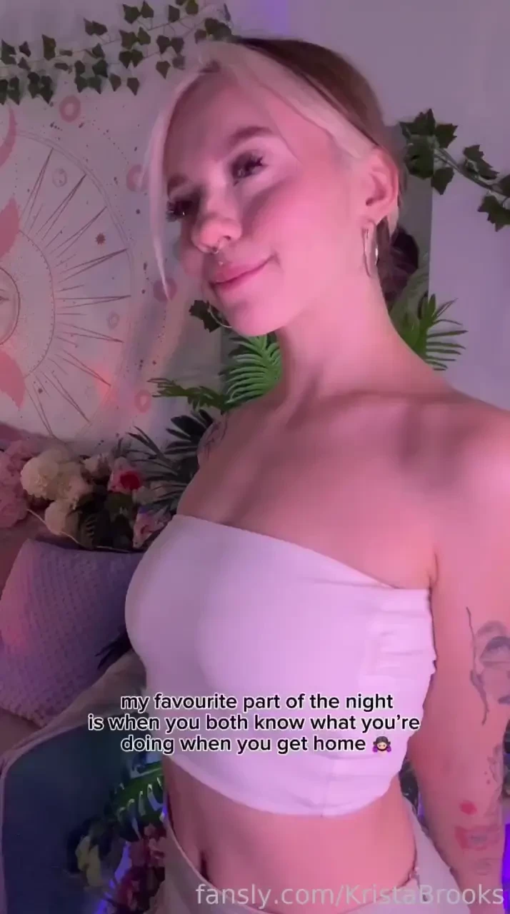 Cute tiktok sweet natural blonde kawaii uwu egirl gamergirl petite 