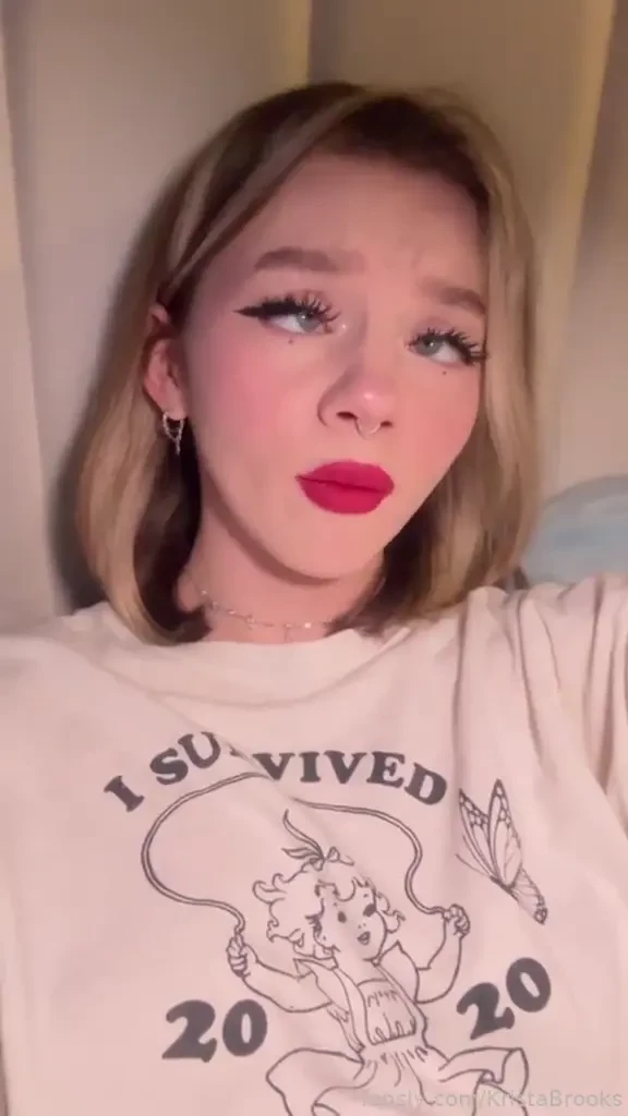 Can you guess what im thinking about blonde redlips cute kawaii uwu 
