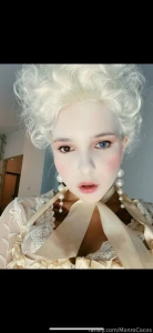 Lace streams silk waterfall hair curls like arabesques in the eyes -