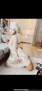 Lace streams silk waterfall hair curls like arabesques in the eyes - part 1